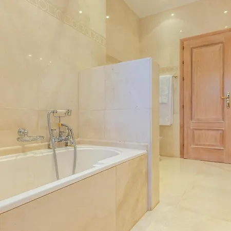 Holiday home 7 Bedroom Cozy In