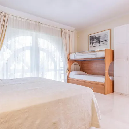 7 Bedroom Cozy In Holiday home *