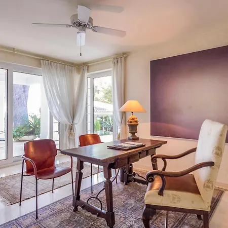 7 Bedroom Cozy In Malaga