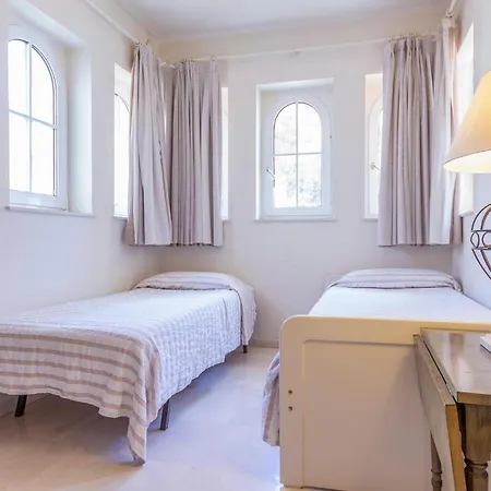 Holiday home 7 Bedroom Cozy In Malaga